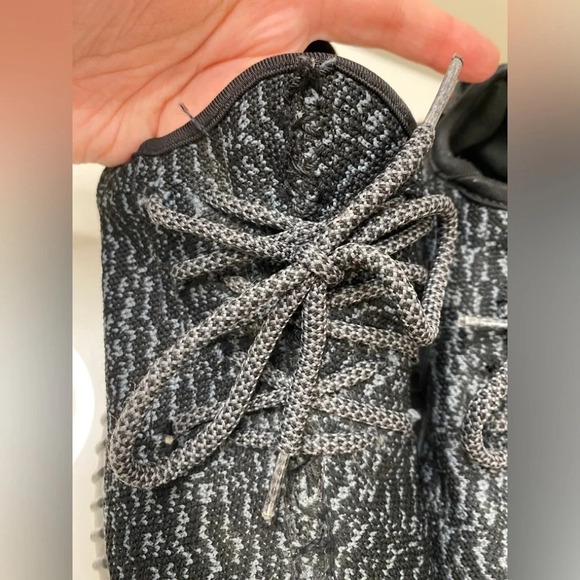 ✨Host Pick✨ Yeezy Boost 350 Pirate Black //  Sz 8 - Picture 9 of 9